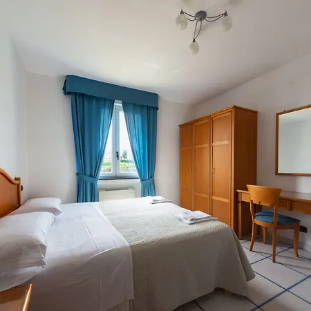 Aparthotel Rosalia 2*