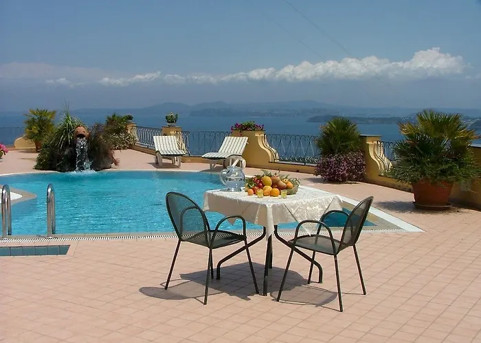 Rosalia Aparthotel Barano dʼIschia