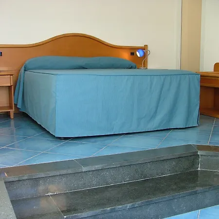 Rosalia Apartahotel 2*